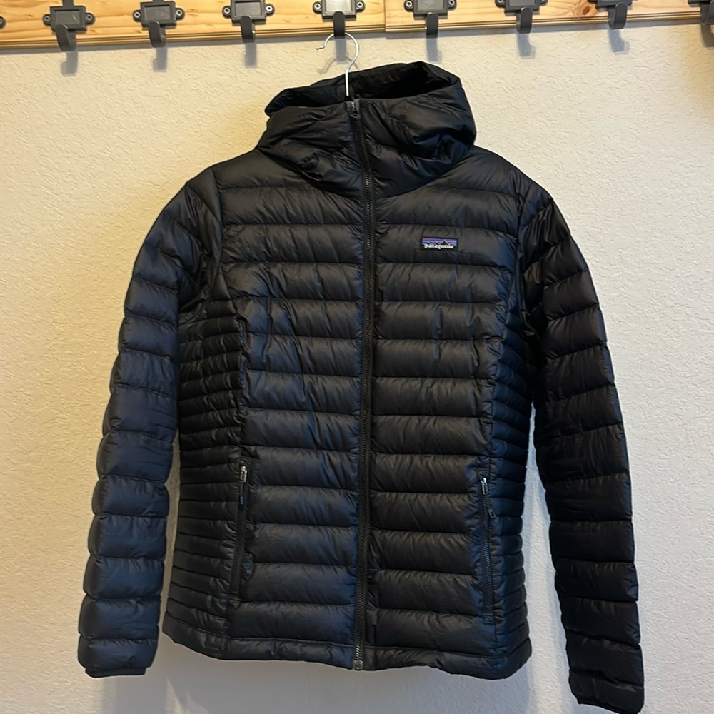 Patagonia down hooded jacket L
